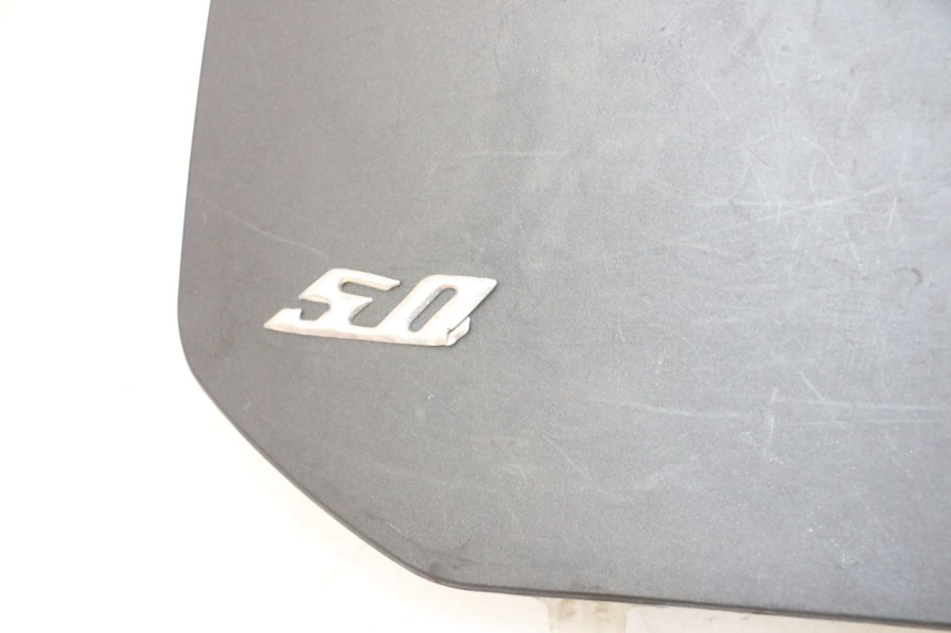 photo de UCHWYT SCHOWKA NA RĘKAWICZKI KYMCO LIKE 4T 50 (2019 - 2025) - Stan powierzchni