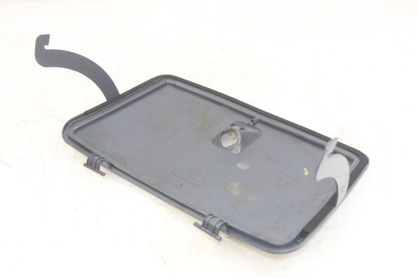 photo de UCHWYT SCHOWKA NA RĘKAWICZKI PEUGEOT SV 125 (1991 - 1994) - Zoom stanu zużycia