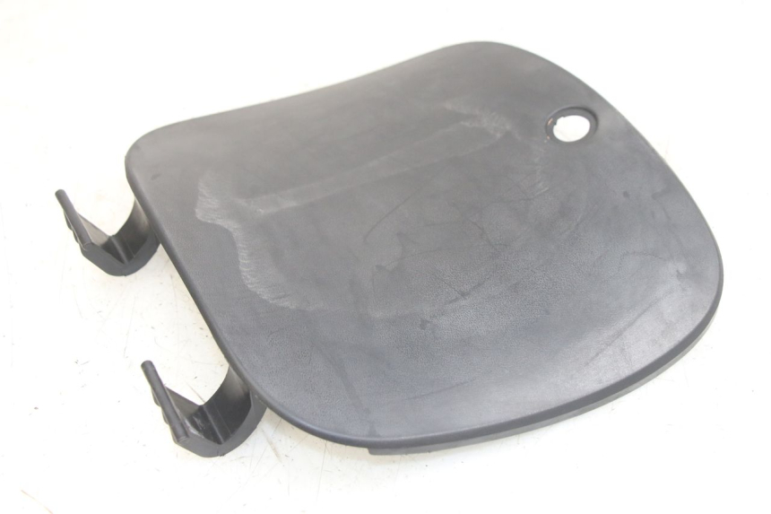 photo de UCHWYT SCHOWKA NA RĘKAWICZKI PEUGEOT TWEET 4T 50 (2014 - 2019) - Zoom stanu zużycia