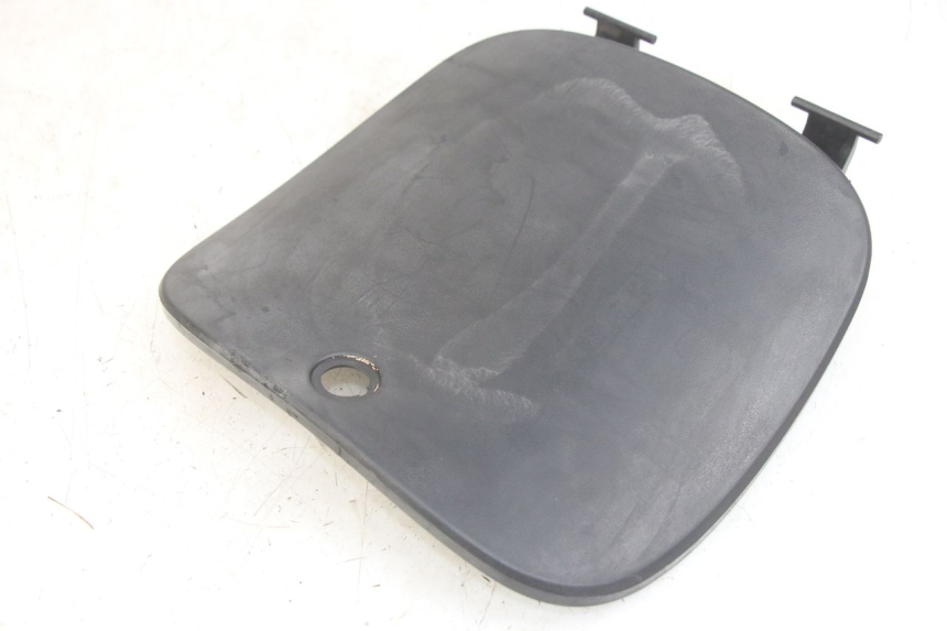 photo de UCHWYT SCHOWKA NA RĘKAWICZKI PEUGEOT TWEET 4T 50 (2014 - 2019) - Inny kąt widzenia