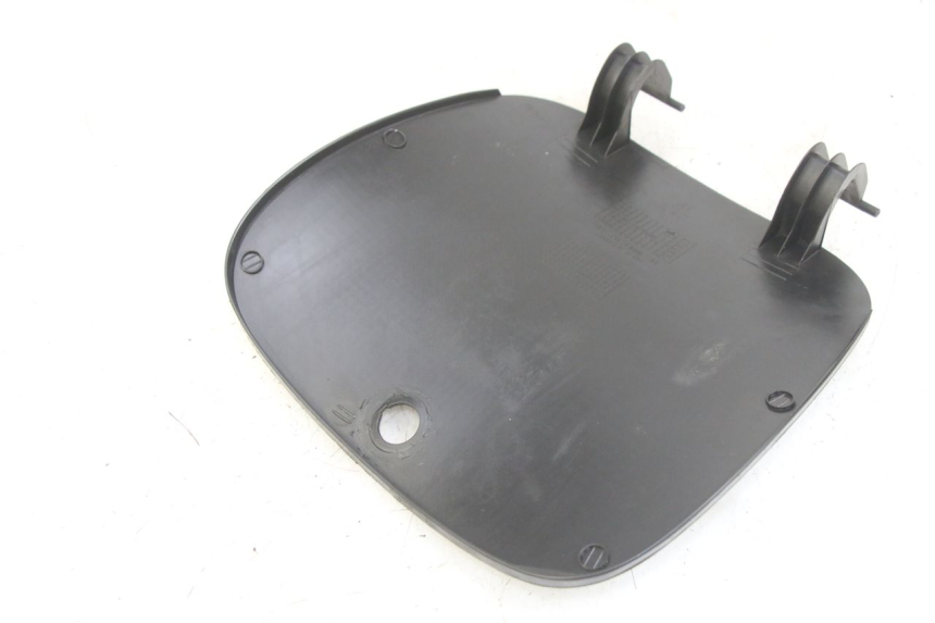 photo de UCHWYT SCHOWKA NA RĘKAWICZKI PEUGEOT TWEET 4T 50 (2018 - 2022) - Szczegół części