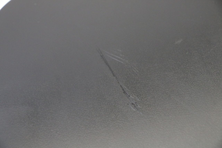 photo de UCHWYT SCHOWKA NA RĘKAWICZKI PEUGEOT TWEET 4T 50 (2014 - 2019) - Szczegół części