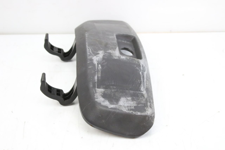 photo de UCHWYT SCHOWKA NA RĘKAWICZKI SUZUKI UH BURGMAN 125 (2002 - 2006) - Zoom stanu zużycia