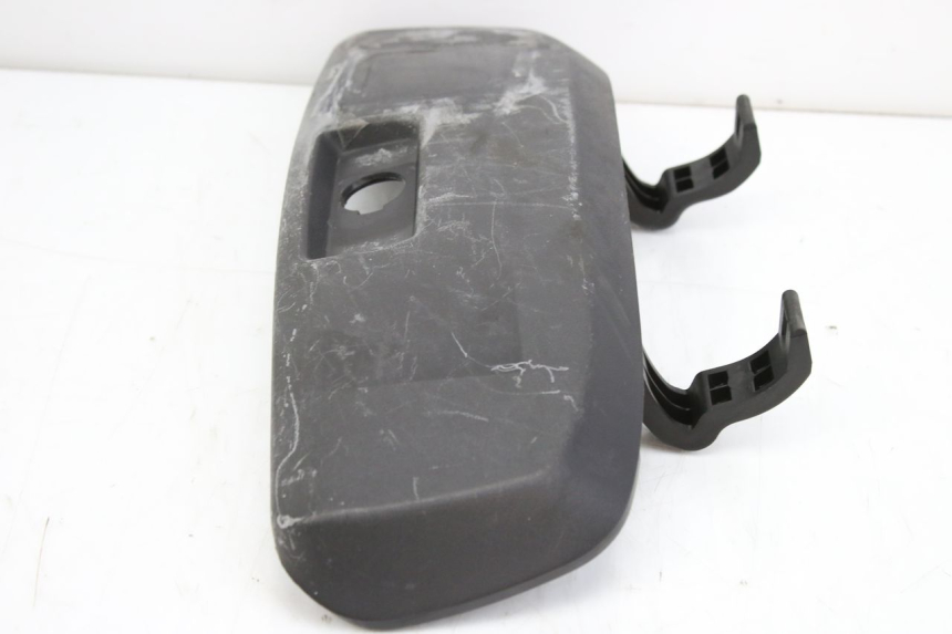 photo de UCHWYT SCHOWKA NA RĘKAWICZKI SUZUKI UH BURGMAN 125 (2002 - 2006) - Zbliżenie techniczne