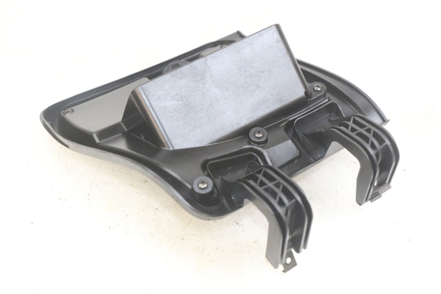 photo de UCHWYT SCHOWKA NA RĘKAWICZKI YAMAHA XMAX X-MAX 125 (2006 - 2009) - Zoom stanu zużycia