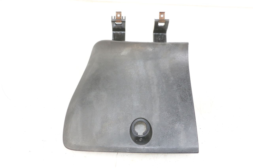 photo de UCHWYT SCHOWKA NA RĘKAWICZKI YAMAHA XMAX X-MAX 125 (2006 - 2009) - Szczegół części