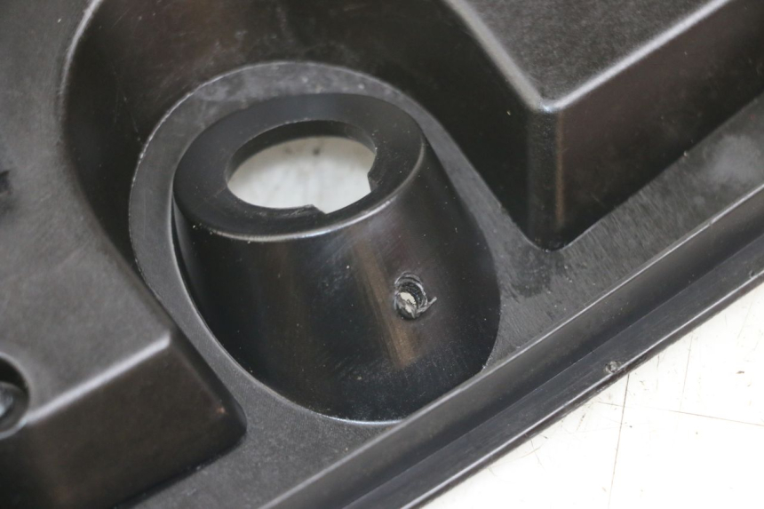 photo de UCHWYT SCHOWKA NA RĘKAWICZKI YAMAHA XMAX X-MAX 125 (2006 - 2009) - Inny kąt widzenia