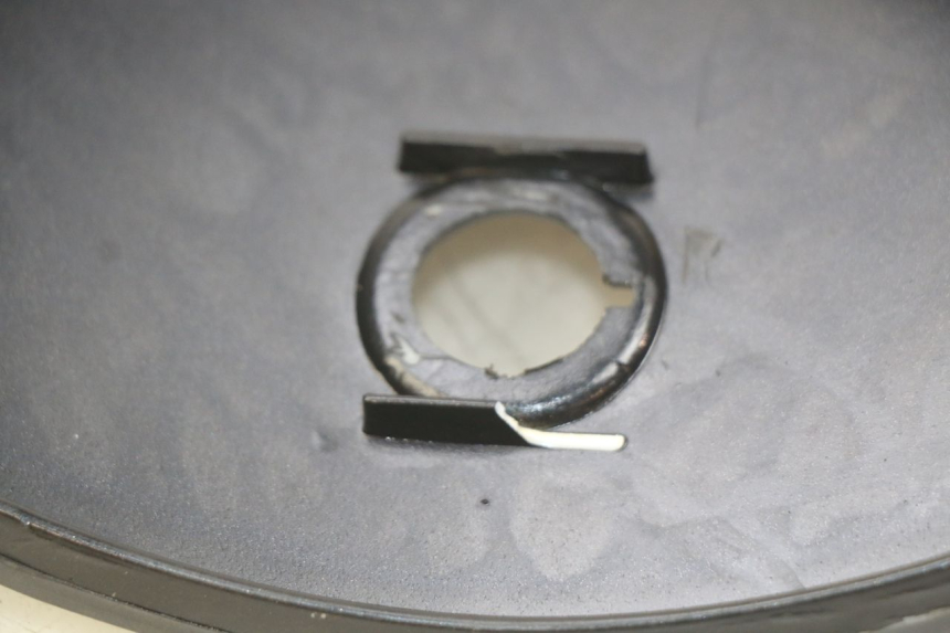 photo de UCHWYT SCHOWKA NA RĘKAWICZKI YIYING YY125T 125 (2006 - 2014) - Zoom stanu zużycia