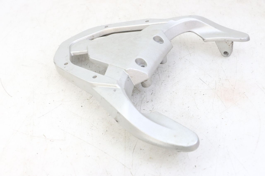 photo de Bagażnik tylni LONGJIA SHARPY 125 (2020 - 2024) - Zbliżenie techniczne