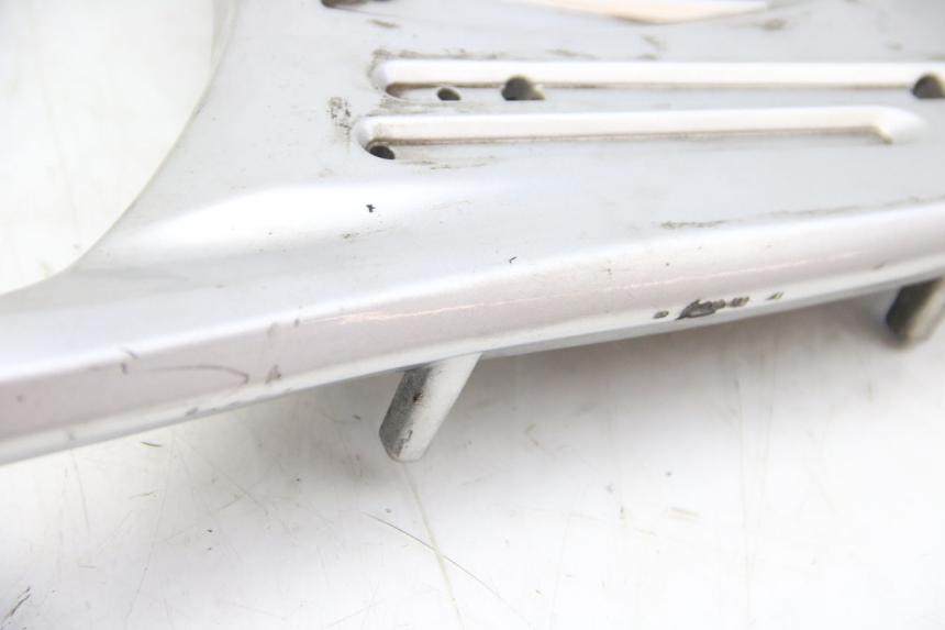 photo de Bagażnik tylni SUZUKI SIXTEEN 125 (2008 - 2010) - Struktura - zbliżenie