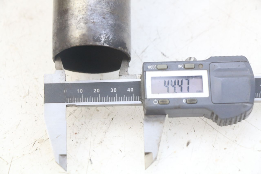 photo de PRAWY TŁUMIK WYDECHU HONDA CBR F SC25 1000 (1989 - 1992) - Szczegół części