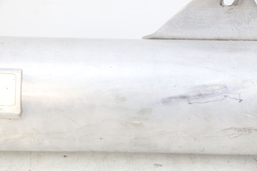 photo de PRAWY TŁUMIK WYDECHU HONDA CBR F SC25 1000 (1989 - 1992) - Struktura - zbliżenie