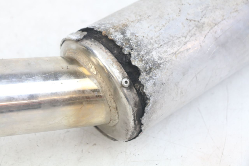 photo de PRAWY TŁUMIK WYDECHU HONDA CBR F SC25 1000 (1989 - 1992) - Zbliżenie techniczne