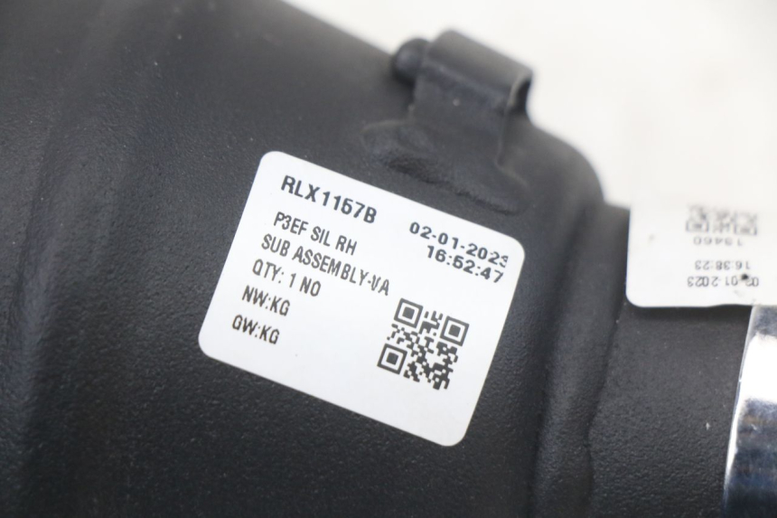 photo de PRAWY TŁUMIK WYDECHU ROYAL ENFIELD CONTINENTAL GT 650 (2019 - 2024) - Inny kąt widzenia