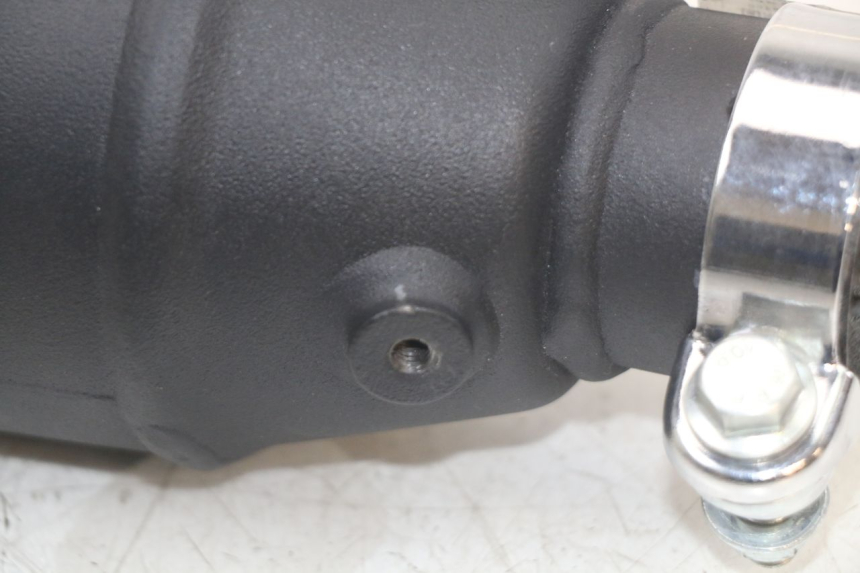 photo de PRAWY TŁUMIK WYDECHU ROYAL ENFIELD CONTINENTAL GT 650 (2019 - 2024) - Zbliżenie techniczne