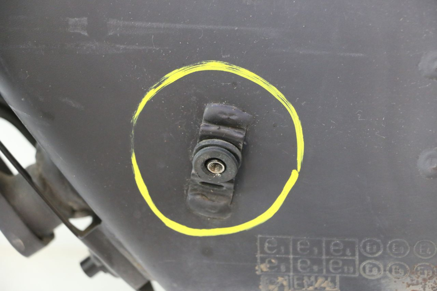 photo de RURA WYDECHOWA PIAGGIO MP3 HPE 530 (2022 - 2026) - Alternatywny kąt