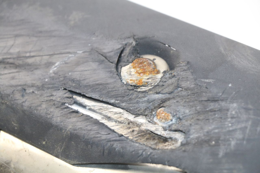 photo de TŁUMIK WYDECHU PEUGEOT SATELIS 500 (2007 - 2013) - Zoom stanu zużycia