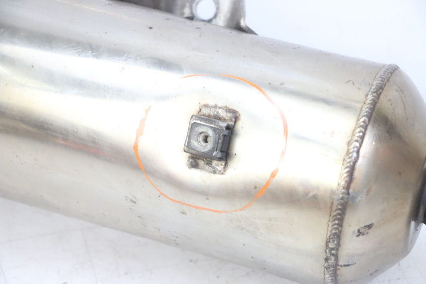 photo de TŁUMIK WYDECHU PEUGEOT SATELIS 125 (2013 - 2018) - Struktura - zbliżenie