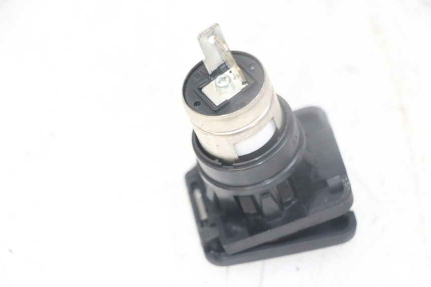 photo de GNIAZDO ZAPALNICZKI HONDA FORZA ABS 300 (2013 - 2017) - Inny kąt widzenia