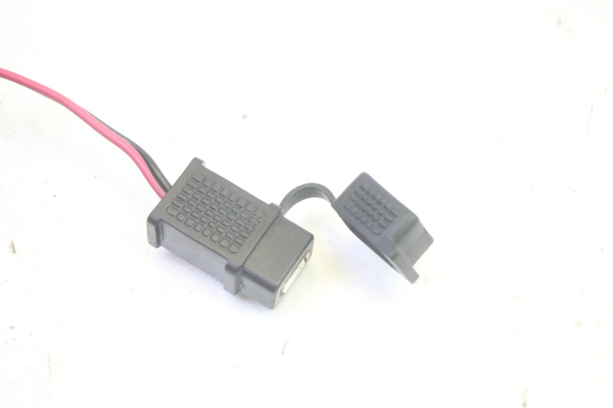 photo de GNIAZDO ZAPALNICZKI PIAGGIO MP3 HPE 350 (2018 - 2020) - Szczegół części