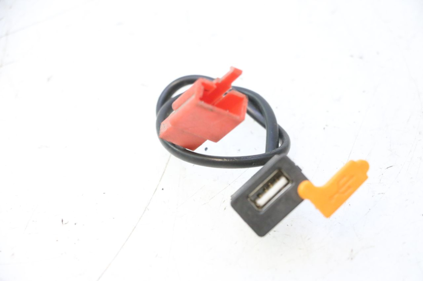 photo de GNIAZDO USB WAYSCRAL E-START 1 (2018 - 2022) - Widok główny