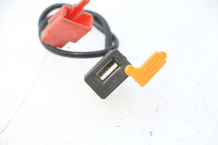 photo de GNIAZDO USB WAYSCRAL E-START 1 (2018 - 2022) - Zoom stanu zużycia