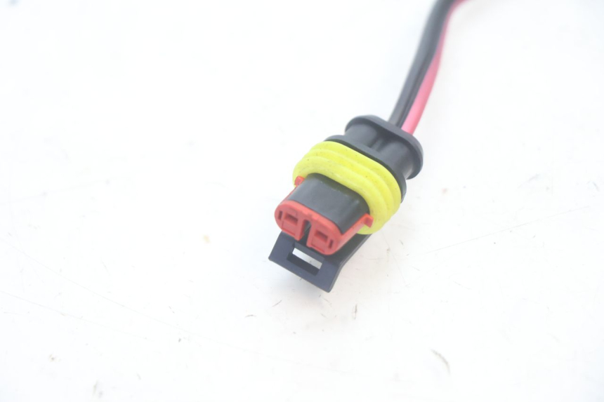 photo de GNIAZDO USB PIAGGIO MP3 500 (2016 - 2018) - Zoom stanu zużycia