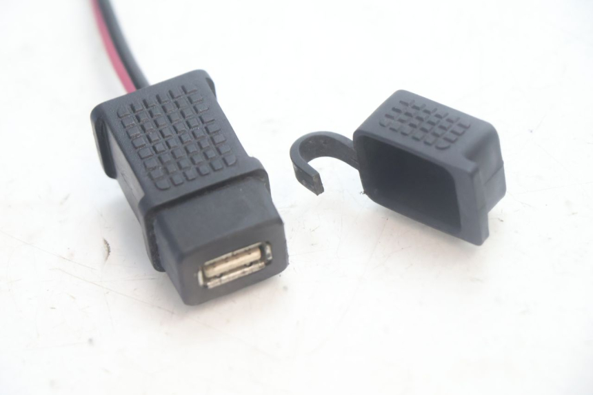 photo de GNIAZDO USB PIAGGIO MP3 500 (2016 - 2018) - Punkty mocowania
