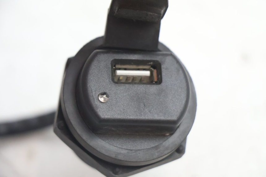 photo de GNIAZDO USB KYMCO LIKE 4T 50 (2019 - 2025) - Zoom stanu zużycia