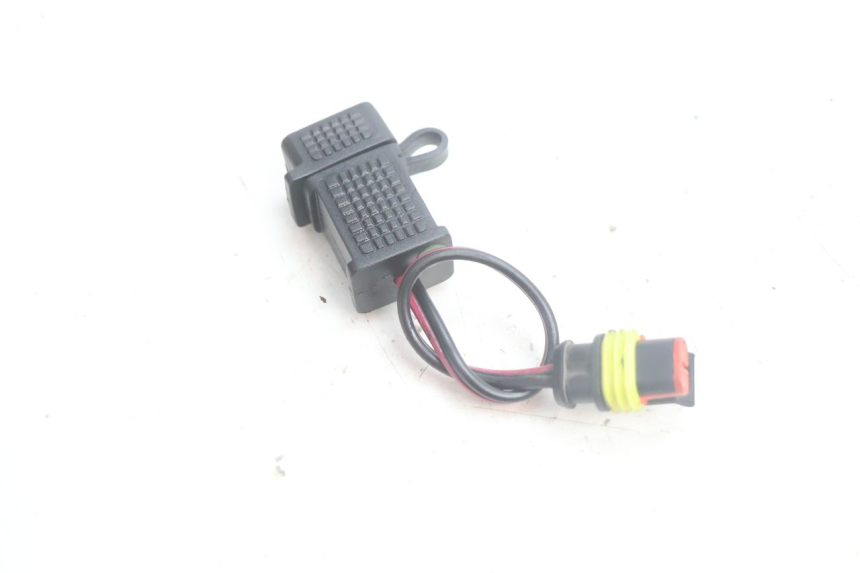 photo de GNIAZDO USB PIAGGIO NEW TYPHOON 50 (2018 - 2021) - Zoom stanu zużycia