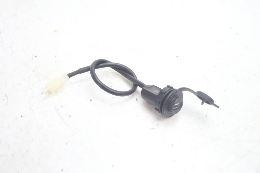 photo de GNIAZDO USB JM MOTORS R-MAX TECH 50 (2024 - 2026) - Widok główny