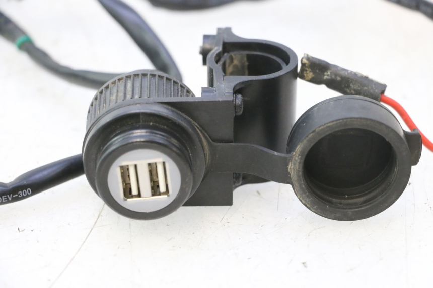 photo de GNIAZDO USB BOOM TRIKE FUN 500 (2004 - 2010) - Inny kąt widzenia