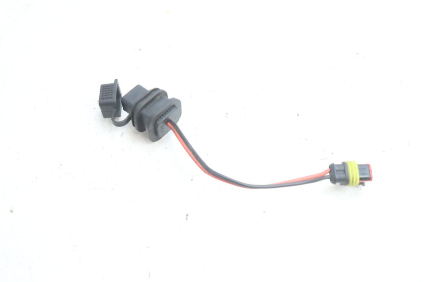 photo de GNIAZDO USB PIAGGIO VESPA PRIMAVERA 2T 50 (2013 - 2018) - Zoom stanu zużycia