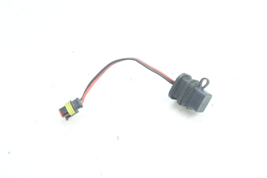 photo de GNIAZDO USB PIAGGIO VESPA PRIMAVERA 2T 50 (2013 - 2018) - Inny kąt widzenia