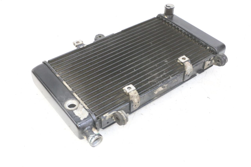 photo de CHŁODNICA HONDA CBF 500 (2004 - 2007) - Zoom stanu zużycia