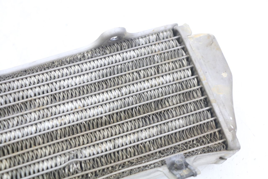 photo de PRAWY CHŁODNICA HONDA CRF CR-F 450 (2009 - 2012) - Szczegóły charakterystyczne