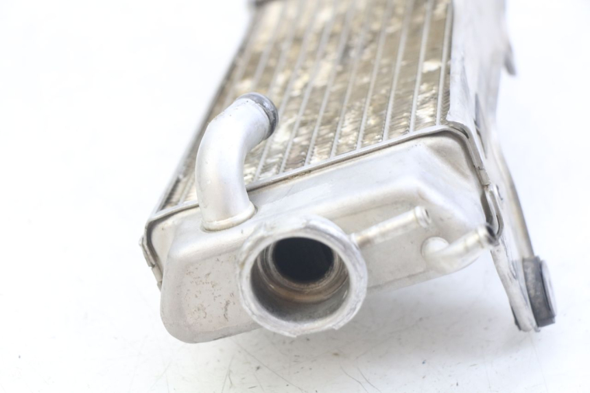 photo de PRAWY CHŁODNICA HONDA CRF CR-F 450 (2009 - 2012) - Inny kąt widzenia