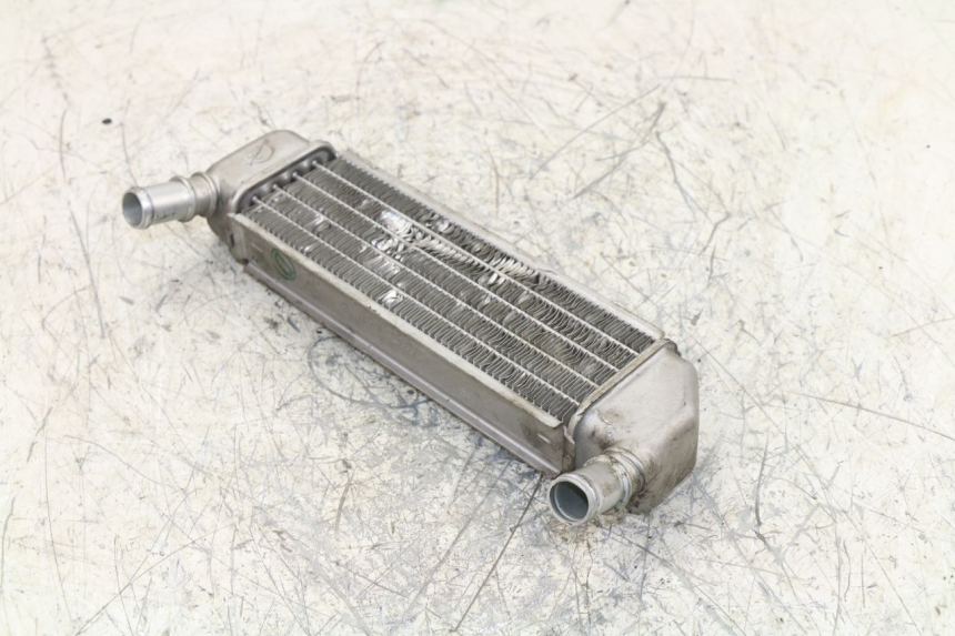 photo de PRAWY CHŁODNICA PEUGEOT LUDIX BLASTER 50 (2006 - 2014) - Inny kąt widzenia