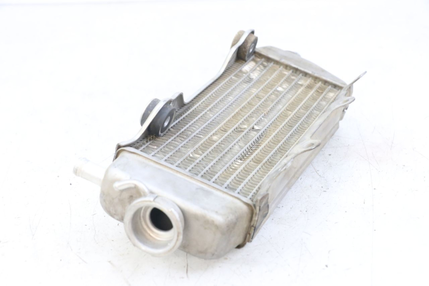 photo de CHŁODNICA PRAWA YAMAHA YZ 125 (2017 - 2021) - Zbliżenie techniczne