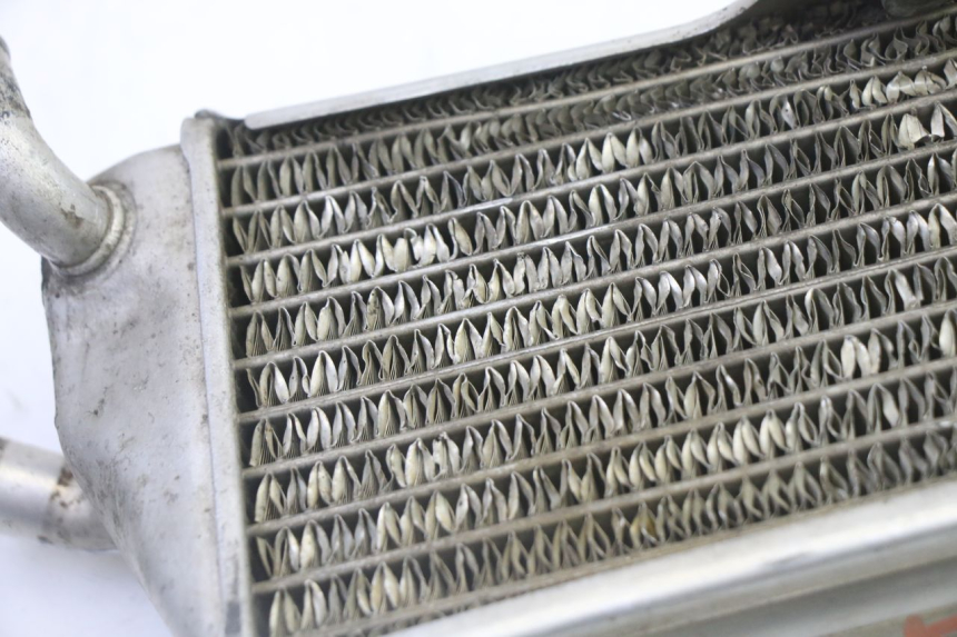 photo de PRAWY CHŁODNICA YAMAHA YZ 125 (1998 - 2005) - Punkty mocowania