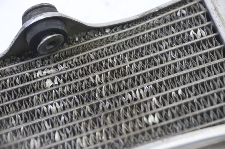 photo de PRAWY CHŁODNICA YAMAHA YZ 125 (1998 - 2005) - Stan powierzchni