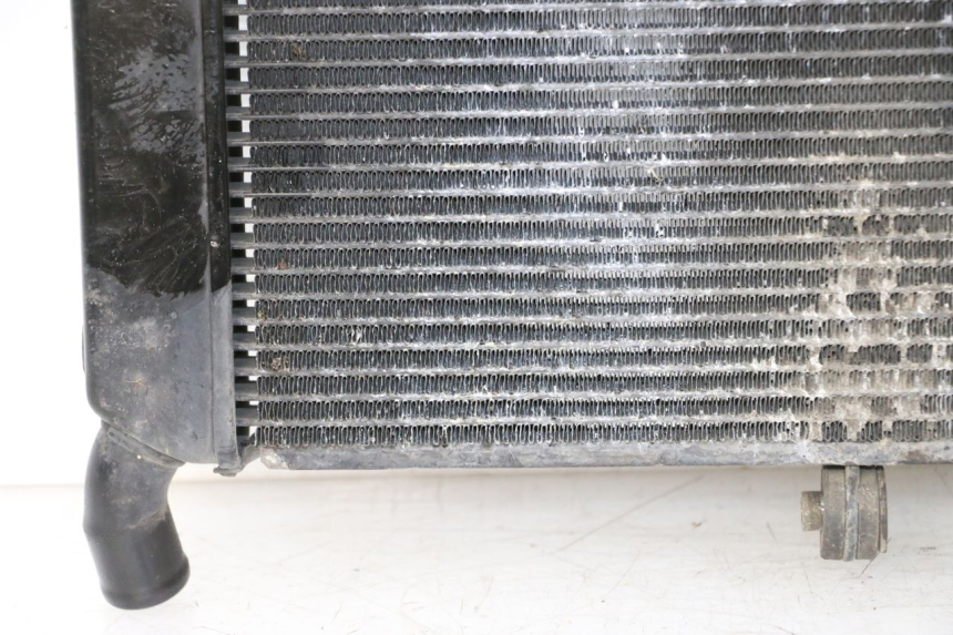 photo de CHŁODNICA YAMAHA FZ6 FAZER S2 600 (2007 - 2011) - Widok z bliska