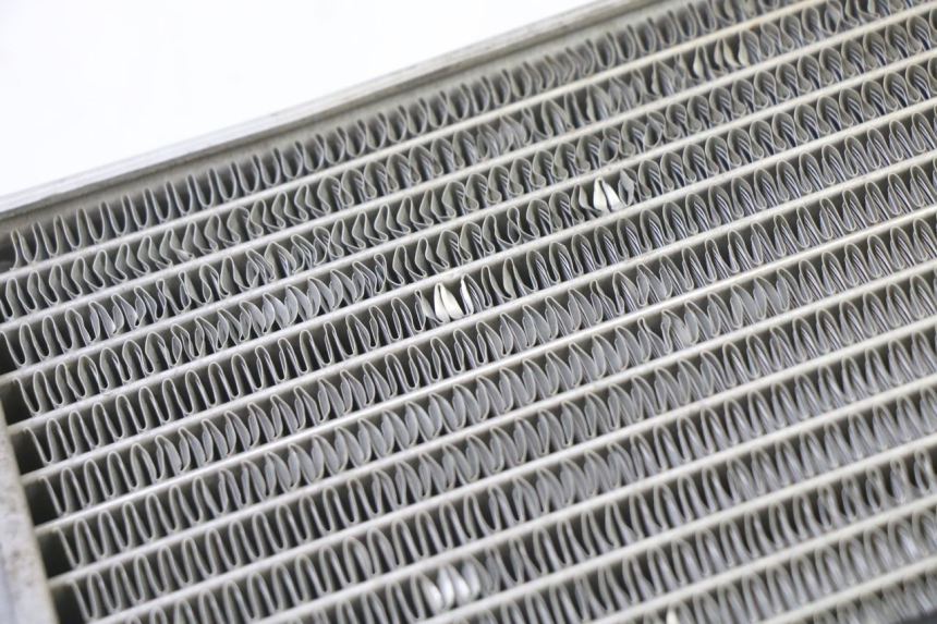 photo de LEWY CHŁODNICA YAMAHA YZF YZ-F 450 (2014 - 2016) - Zoom stanu zużycia