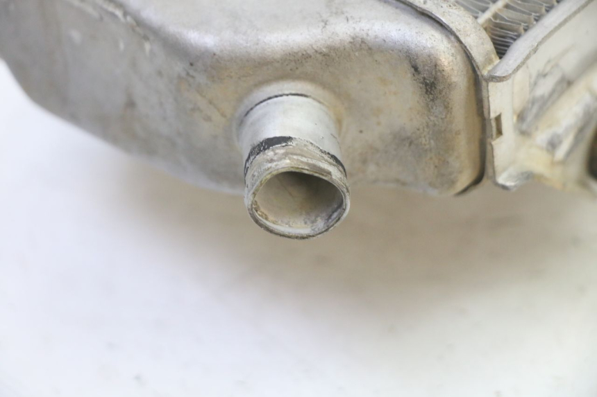 photo de LEWY CHŁODNICA YAMAHA YZF YZ-F 450 (2014 - 2016) - Zbliżenie techniczne