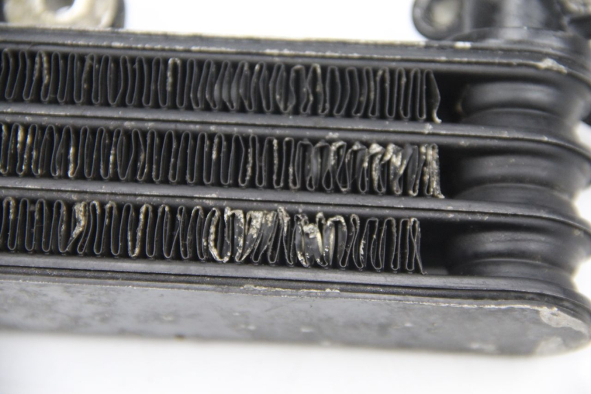 photo de CHŁODNICA OLEJU HONDA CBR F SC21 1000 (1986 - 1992) - Zbliżenie techniczne