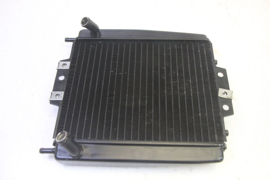 photo de CHŁODNICA PIAGGIO MP3 HPE 350 (2018 - 2020) - Zbliżenie techniczne