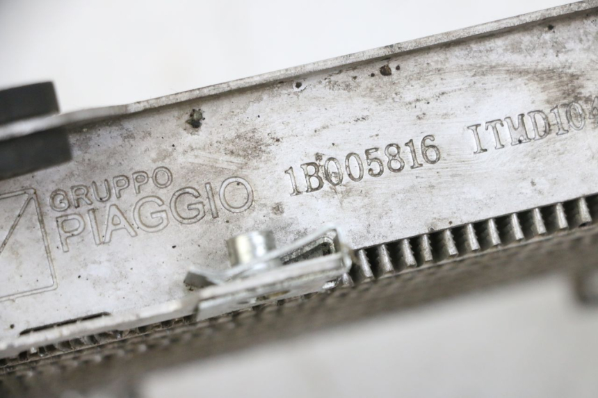 photo de CHŁODNICA PIAGGIO MP3 HPE 300 (2019 - 2026) - Zoom stanu zużycia