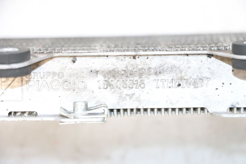 photo de CHŁODNICA PIAGGIO MP3 HPE 300 (2019 - 2026) - Stan powierzchni