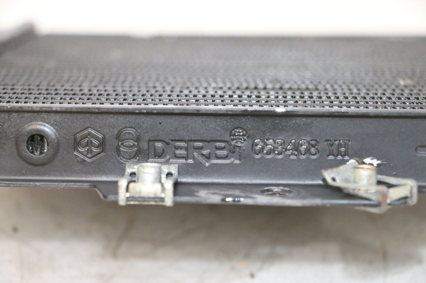 photo de CHŁODNICA PIAGGIO MP3 RL 250 (2006 - 2010) - Zoom stanu zużycia