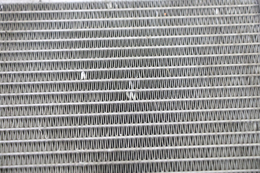 photo de CHŁODNICA PEUGEOT SATELIS 250 (2006 - 2012) - Zbliżenie techniczne